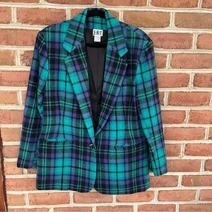 Bright and cheerful vintage plaid blazer/shacket. Size 14